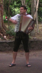 Stefan am Akkordeon